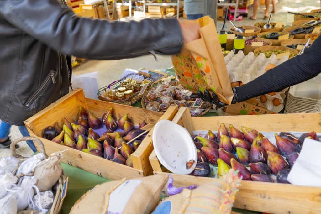 Carcassonne : un été au goût local à travers des marchés de producteurs