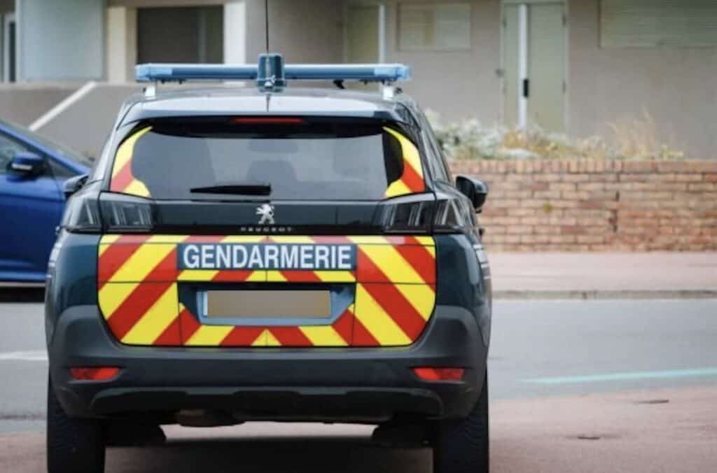 Un homme retrouvé mort dans sa voiture