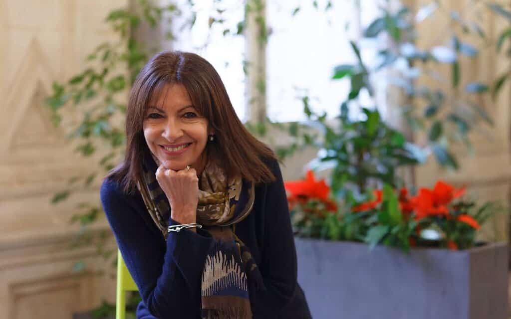 «Je vous mets au défi de vivre avec 4 900 euros par mois», Anne Hidalgo, maire de Paris