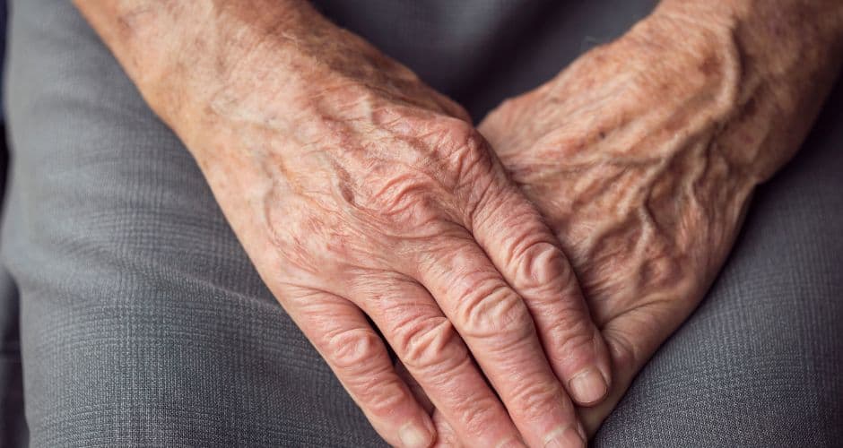 Une femme de 94 ans agressée sexuellement chez elle