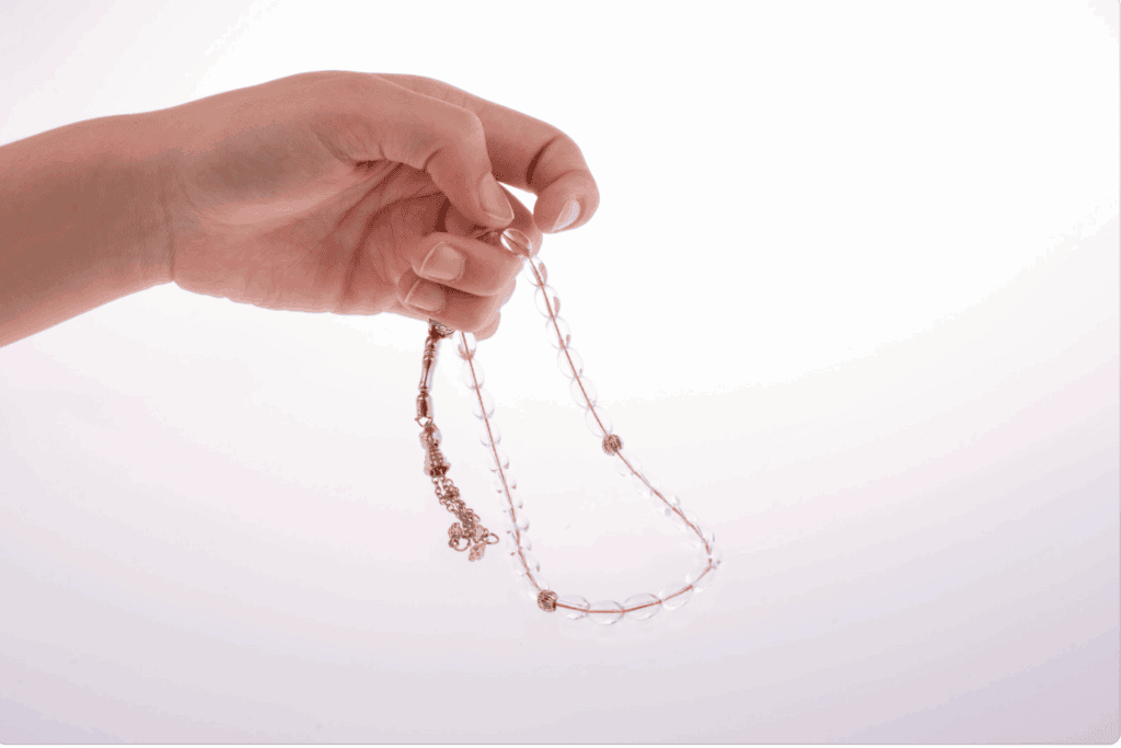 Aude : attention à la vague de vols de bijoux « au câlin »