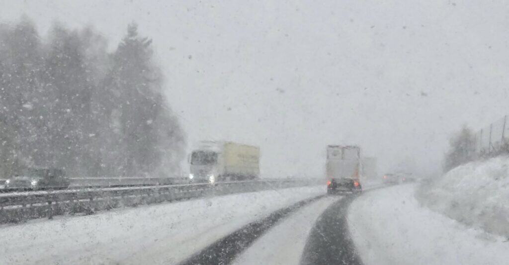 Autoroute A75 : chutes de neige en cours, circulation délicate par endroits