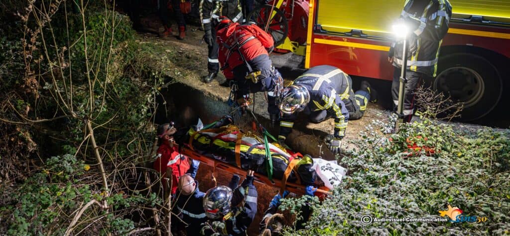 Gard : un homme fait une chute de 3 mètres dans un trou