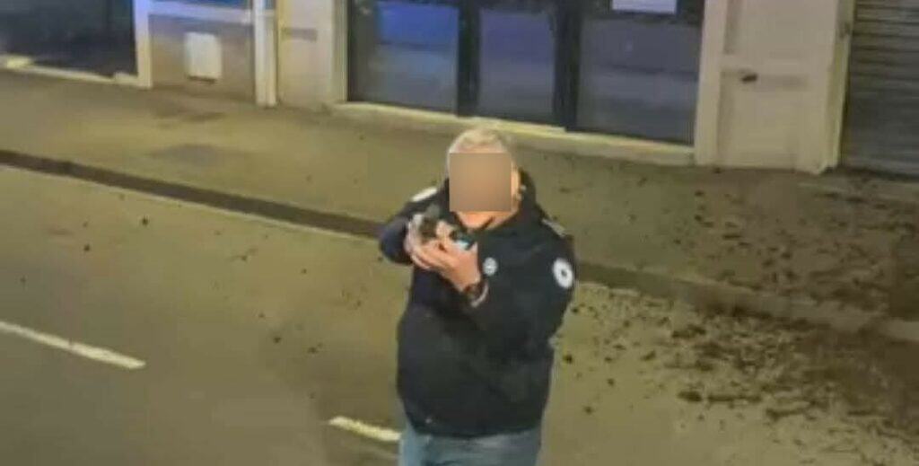 Gers : des policiers pointent leurs armes sur un agriculteur