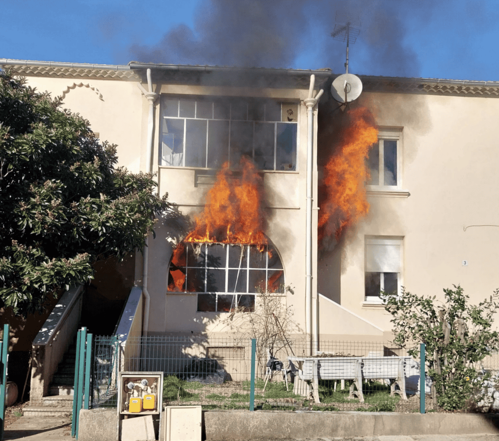Gard : incendie dans une habitation collective, une occupante incommodée par les fumées