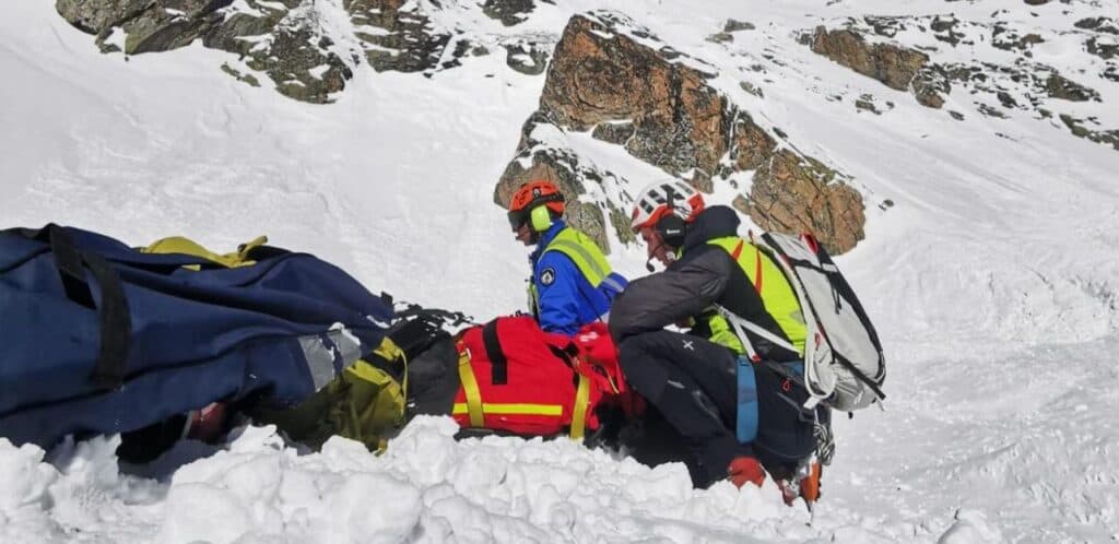 Pyrénées : une avalanche déclenchée par deux skieurs, l’un emporté sur plusieurs centaines de mètres
