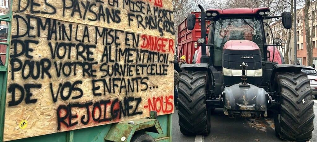 Occitanie : environ 70 agriculteurs se rassemblent devant un commissariat