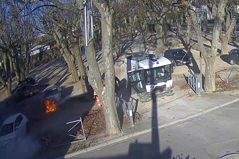 Gard : trois agents d’entretien de la CCBTA maîtrisent l’incendie d’une voiture à Vallabrègues