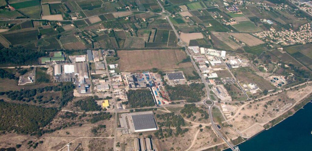 Gard : un site de produits de stockage prend feu à Beaucaire