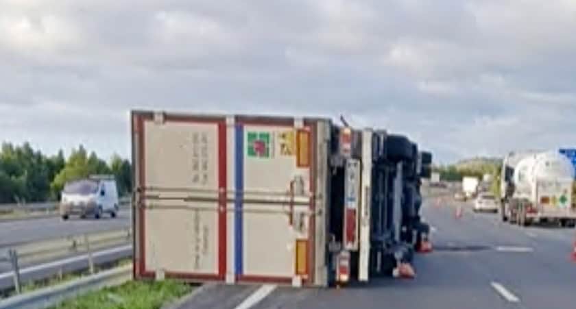 Autoroute A9 : un poids lourd se renverse après la sortie Leucate, direction Barcelone