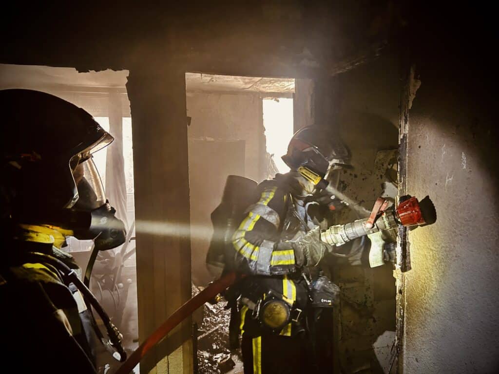 Nîmes : violent feu d’appartement, dix personnes incommodées par les fumées