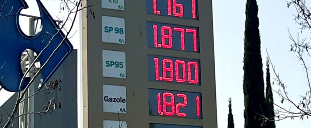 Carburant : les prix s’envolent, les internautes s’affolent