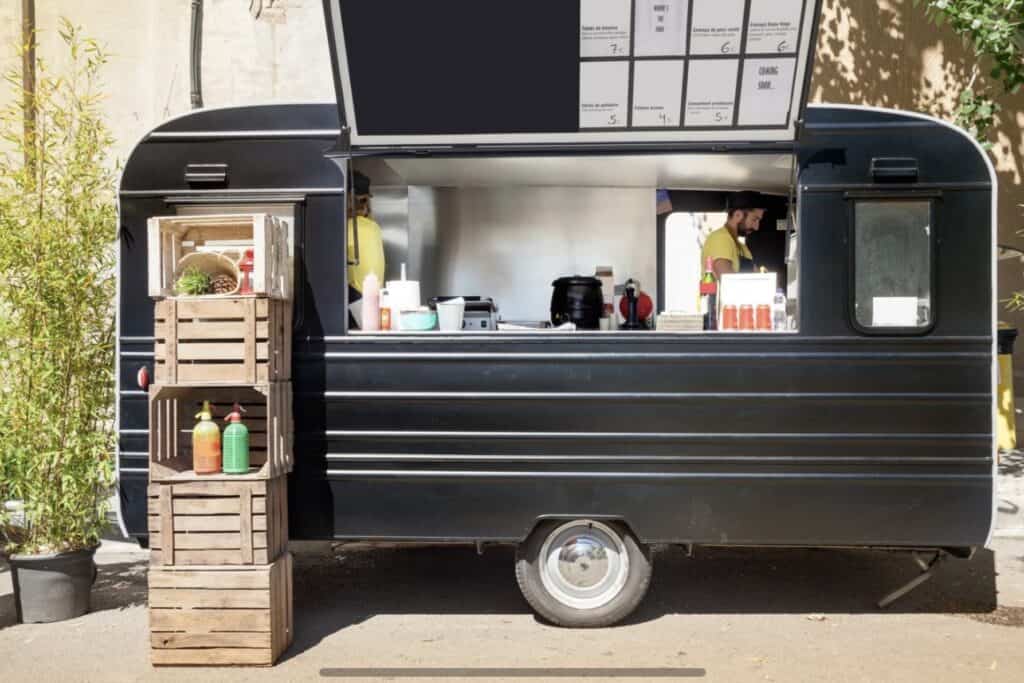 Nîmes : un food truck en EHPAD pour créer du lien social