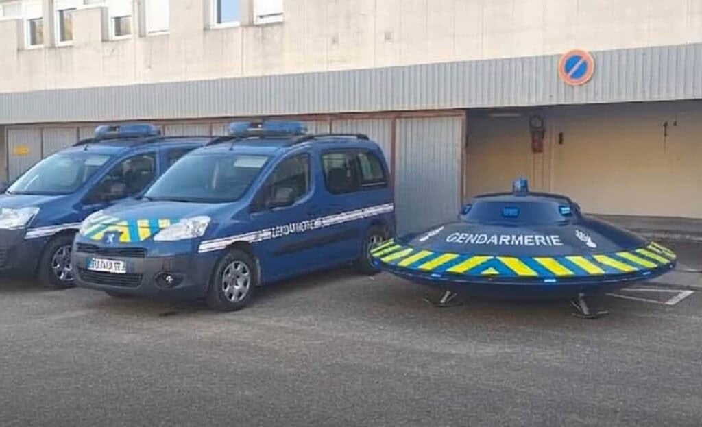 Gard : une soucoupe volante chez les gendarmes ? une vidéo qui amuse les internautes