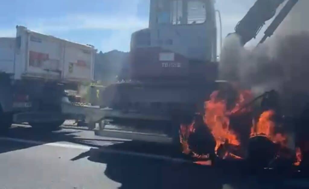 Autoroute A9 : un engin de chantier en feu, bouchon direction Barcelone