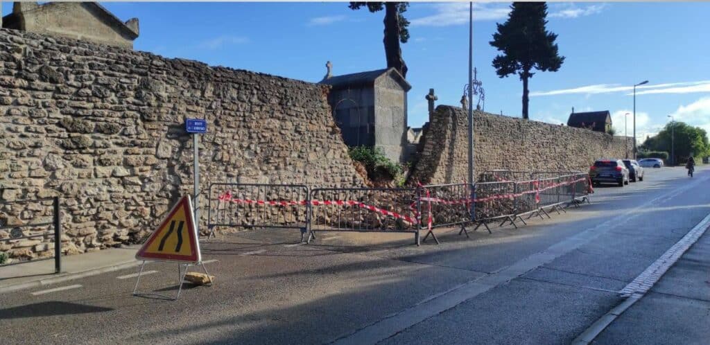 Hérault : fortes intempéries, un mur du cimetière s’effondre à Lansargues