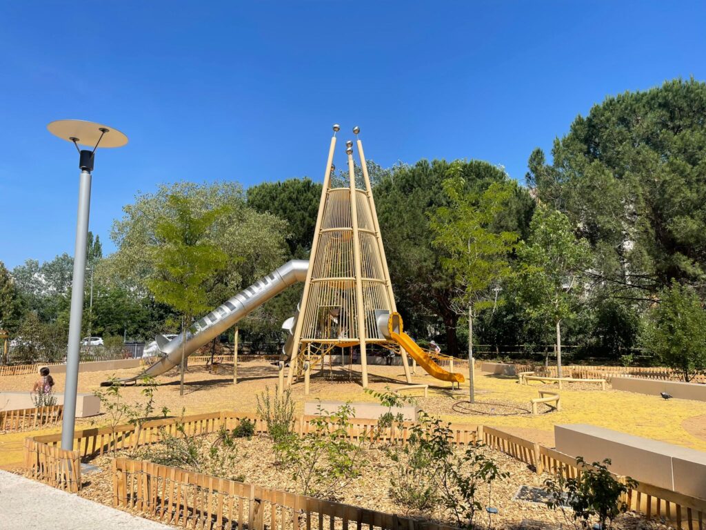 Montpellier : sécurité, chaleur, ombrage… que pensent les habitants du « plus haut toboggan de la ville » ?