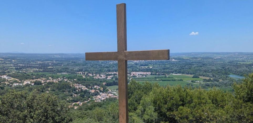 Gard : croix installée à Comps, « on dénonce une atteinte à la laïcité »
